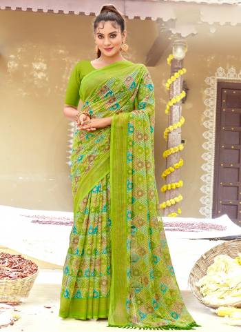 Attrective These Printed Designer Saree in Fine Colored.These Saree Are Chiffon And Blouse is Fabricated On Chiffon Pair.Its Beautified With Ivory With Jari Printed.