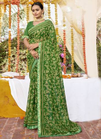 Garb These Printed Designer Saree in Fine Colored.These Saree Are Georgette And Blouse is Fabricated On Art Silk Pair.Its Beautified With Designer Printed With Lace Border.