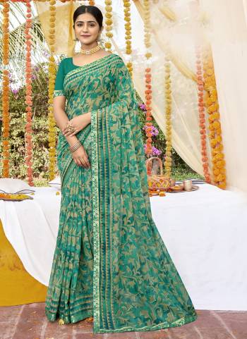 Garb These Printed Designer Saree in Fine Colored.These Saree Are Georgette And Blouse is Fabricated On Art Silk Pair.Its Beautified With Designer Printed With Lace Border.