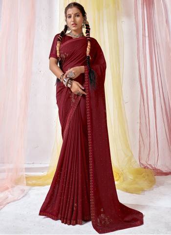 Garb These Designer Saree in Fine Colored.These Saree Are Blooming Zomato Chiffon And Blouse is Fabricated On Art Silk Pair.Its Beautified With Designer Swarovski Work.