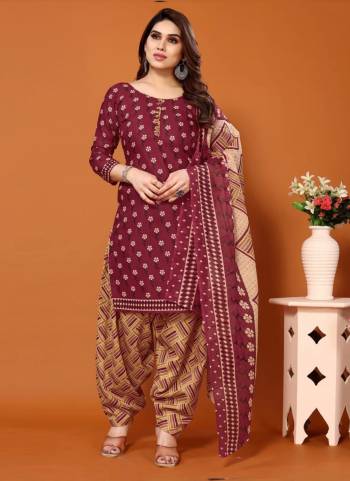 Grab These Suit in Fine Colored Pair With Bottom And Dupatta.These Top And Dupatta Are Fabricated On Cotton Pair With Cotton Bottom.Its Beautified With Designer Printed.