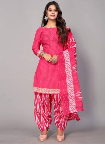 Grab These Suit in Fine Colored Pair With Bottom And Dupatta.These Top And Dupatta Are Fabricated On Cotton Pair With Cotton Bottom.Its Beautified With Designer Printed.