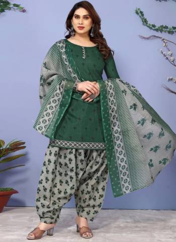 Grab These Suit in Fine Colored Pair With Bottom And Dupatta.These Top And Dupatta Are Fabricated On Cotton Pair With Cotton Bottom.Its Beautified With Designer Printed.