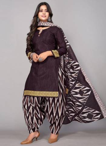 Grab These Suit in Fine Colored Pair With Bottom And Dupatta.These Top And Dupatta Are Fabricated On Cotton Pair With Cotton Bottom.Its Beautified With Designer Printed.