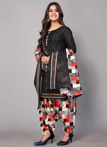 Grab These Suit in Fine Colored Pair With Bottom And Dupatta.These Top And Dupatta Are Fabricated On Cotton Pair With Cotton Bottom.Its Beautified With Designer Printed.