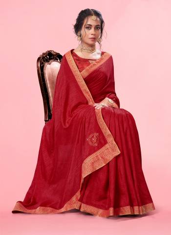 Attrective Saree in Fine Colored.These Saree Are Vichitra Silk And Blouse is Fabricated On Vichitra Silk Pair.