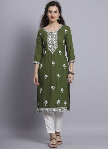 Grab These Beautiful Looking Readymade Long Kurti.These Kurti is Fabricated On Rayon.