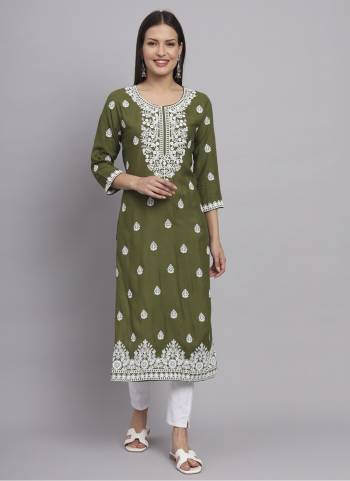 Grab These Beautiful Looking Readymade Long Kurti.These Kurti is Fabricated On Rayon.