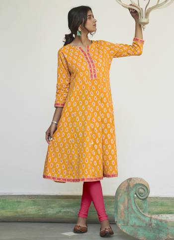 Grab These Beautiful Looking Readymade Long Kurti.These Kurti is Fabricated On Cotton.