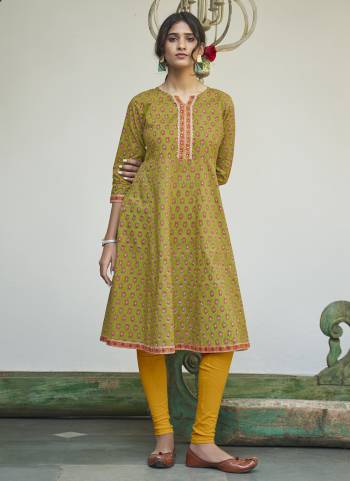 Grab These Beautiful Looking Readymade Long Kurti.These Kurti is Fabricated On Cotton.