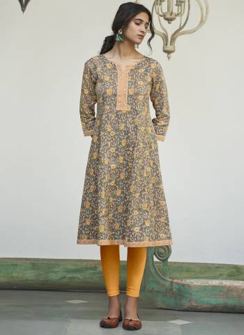 Grab These Beautiful Looking Readymade Long Kurti.These Kurti is Fabricated On Cotton.