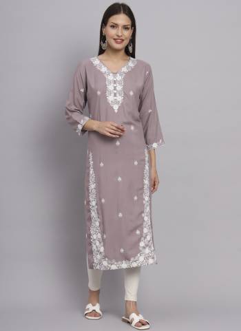 Grab These Beautiful Looking Readymade Long Kurti.These Kurti is Fabricated On Rayon.