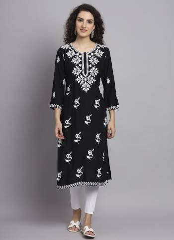 Grab These Beautiful Looking Readymade Long Kurti.These Kurti is Fabricated On Rayon.