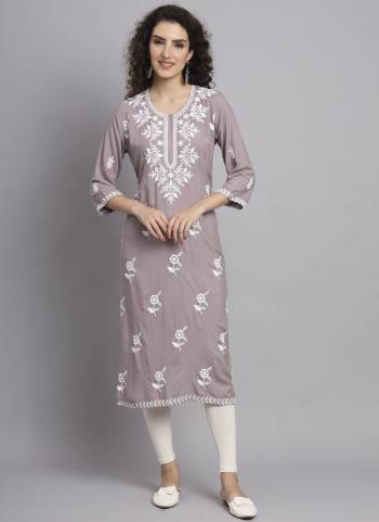 Grab These Beautiful Looking Readymade Long Kurti.These Kurti is Fabricated On Rayon.