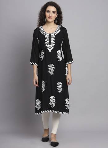 Grab These Beautiful Looking Readymade Long Kurti.These Kurti is Fabricated On Rayon.