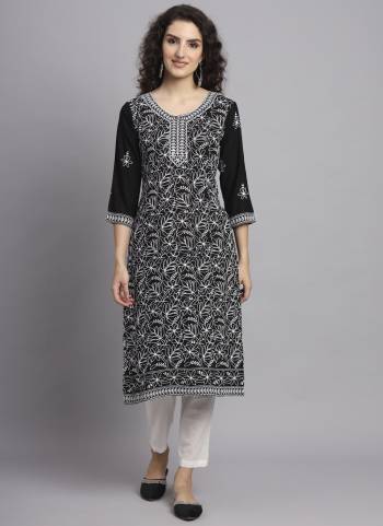 Grab These Beautiful Looking Readymade Long Kurti.These Kurti is Fabricated On Rayon.