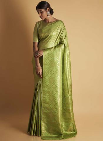 Attrective These  Saree in Fine Colored.These Saree Are Two Tone Kanjivaram Silk And Blouse is Fabricated On Two Tone Kanjivaram Silk Pair.