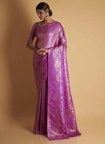 Attrective These  Saree in Fine Colored.These Saree Are Two Tone Kanjivaram Silk And Blouse is Fabricated On Two Tone Kanjivaram Silk Pair.