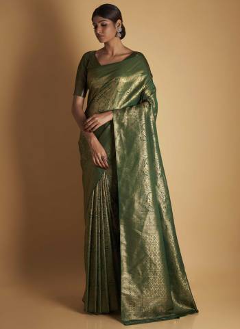 Attrective These  Saree in Fine Colored.These Saree Are Two Tone Kanjivaram Silk And Blouse is Fabricated On Two Tone Kanjivaram Silk Pair.