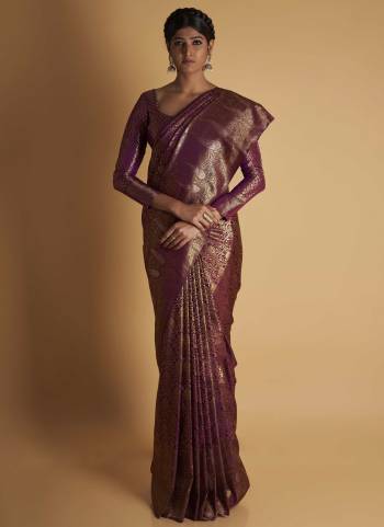 Attrective These  Saree in Fine Colored.These Saree Are Two Tone Kanjivaram Silk And Blouse is Fabricated On Two Tone Kanjivaram Silk Pair.