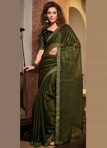 Garb These Fancy Saree in Fine Colored.These Saree Are Sitara Chiffon And Blouse is Fabricated On Art Silk Pair.Its Beautified With Blooming Color With Designer Embroidery Work.