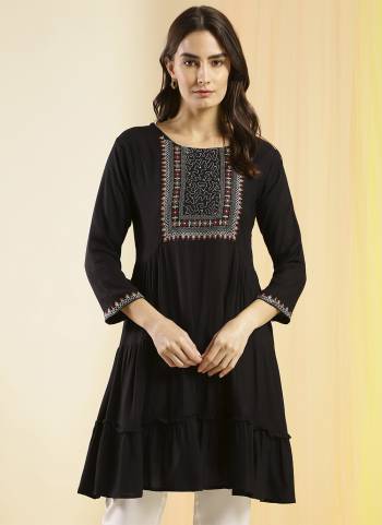 Attrective These Beautiful Looking Readymade Short Kurti.These Kurtis Fabricated On Rayon.Its Beautified With Designer Yoke Embroidery Work.