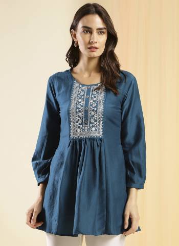 Attrective These Beautiful Looking Readymade Short Kurti.These Kurtis Fabricated On Chinon.Its Beautified With Designer Yoke Embroidery Work.