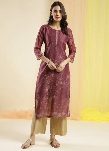 Garb These Beautiful Looking Readymade Kurti.These Kurtis Fabricated On Chinon With Cotton Inner.Its Beautified With Designer Digital Printed With Hand Work.