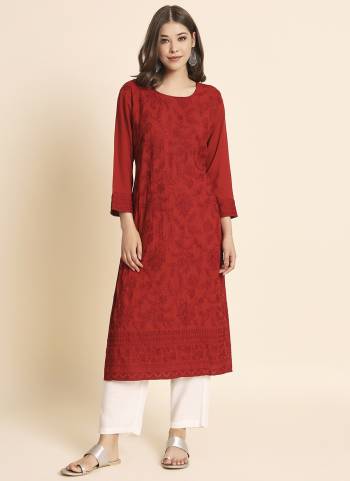 Garb These Beautiful Looking Readymade Kurti.These Kurti is Fabricated On Rayon.Its Beautified With Designer Lucknowi Chikankari Embroidery Work.