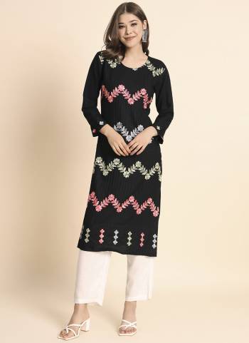 Garb These Beautiful Looking Readymade Kurti.These Kurti is Fabricated On Rayon.Its Beautified With Designer Lucknowi Chikankari Embroidery Work.