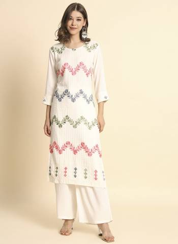 Garb These Beautiful Looking Readymade Kurti.These Kurti is Fabricated On Rayon.Its Beautified With Designer Lucknowi Chikankari Embroidery Work.