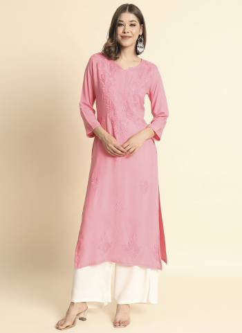 Garb These Beautiful Looking Readymade Kurti.These Kurti is Fabricated On Rayon.Its Beautified With Designer Lucknowi Chikankari Embroidery Work.