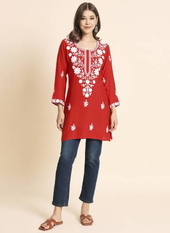 Garb These Beautiful Looking Readymade Kurti.These Kurti is Fabricated On Rayon.Its Beautified With Designer Lucknowi Chikankari Embroidery Work.