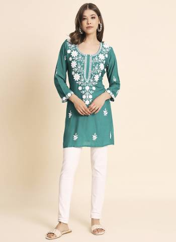 Garb These Beautiful Looking Readymade Kurti.These Kurti is Fabricated On Rayon.Its Beautified With Designer Lucknowi Chikankari Embroidery Work.