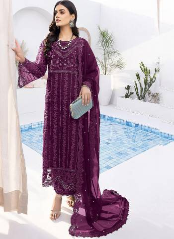 Attrective These Designer Suit in Fine Colored Pair With Bottom And Dupatta.These Top Are Organza And Dupatta Are Fabricated On Net Pair With Santoon Bottom.Its Beautified With Santoon Inner.Its Beautified With Heavy Designer Embroidery Work.