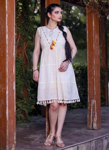 Atrective These Beautiful Looking Readymade Kurti.These Kurti is Fabricated On Khadi Cotton.Its Beautified With Designer Multy Thread Hand Work.