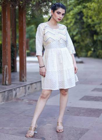 Atrective These Beautiful Looking Readymade Kurti.These Kurti is Fabricated On Khadi Cotton.Its Beautified With Designer Multy Thread Hand Work.