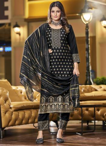 Grab These Beautiful Looking Readymade Suits With Dupatta.These Suit is Fabricated On Top And Bottom Are Rayon And Fancy Fabric Dupatta .Its Beautified With Designer Printed.