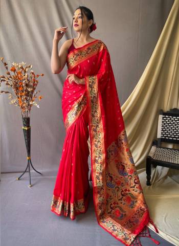 Garb These Party Wear Saree With Blouse in Fine Colored.These Saree And Blouse is Fabricated On Soft Silk.Its Beautified With Paithani Meenakari Jari Wevon Designer.