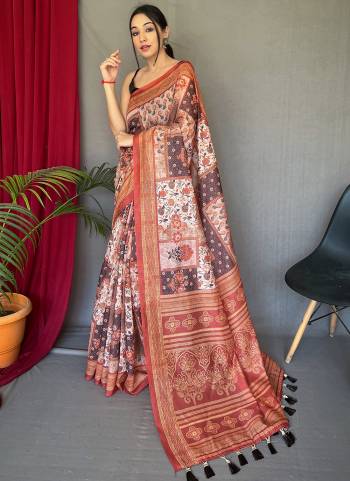 Garb These Party Wear Saree With Blouse in Fine Colored.These Saree And Blouse is Fabricated On Cotton.Its Beautified With Designer Digital Printed.