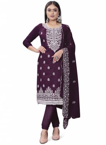 Grab These Suit in Fine Colored Pair With Bottom And Dupatta.These Top Are Chanderi Cotton And Dupatta Are Fabricated On Chanderi Cotton Pair With Micro Bottom.Its Beautified With Designer Embroidery Work.