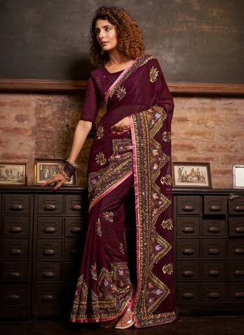 Garb These Designer Saree in Fine Colored.These Saree Are Gold Coin Chiffon And Blouse is Fabricated On Gold Coin Chiffon Pair.Its Beautified Blooming Color,Panel Embroidery,Swarovski Work.