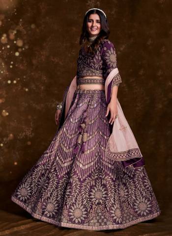 For A Designer Look,Grab These Lehenga Choli in Fine Colored.These Lehenga And Choli Are Fabricated On Art Silk Pair With Soft Net Dupatta.Its Beautified With Heavy Designer Embroidery,Zarkan Work.