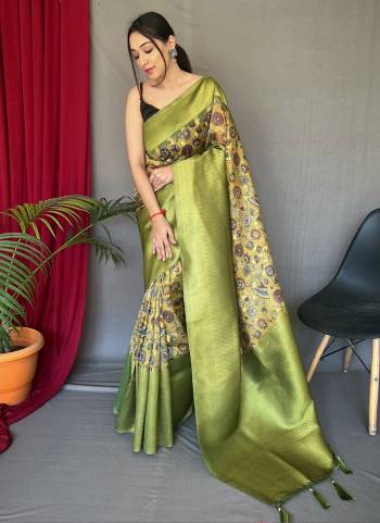 Garb These Party Wear Saree With Blouse in Fine Colored.These Saree And Blouse is Fabricated On Kora Organza.Its Beautified With Weaving Jari Designer With 3 D Digital Printed.