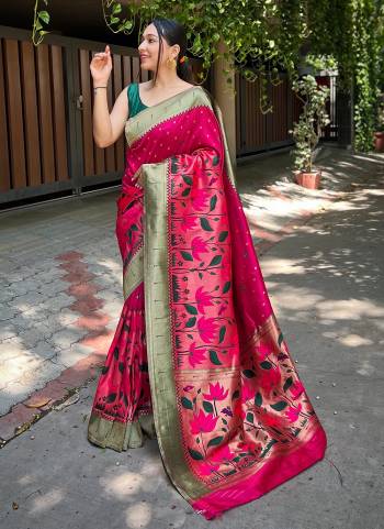 Garb These Party Wear Saree With Blouse in Fine Colored.These Saree And Blouse is Fabricated On Banarasi Silk.Its Beautified With Weaving Big Border,Reshan.Jari Designer.