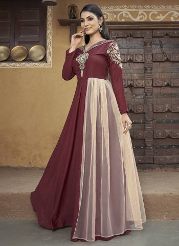 Grab These Beautiful Looking Readymade Gown In Fine Colored.These Gown is Fabricated On Muslin.Its Beautified With Designer Thread Embrodery Work.