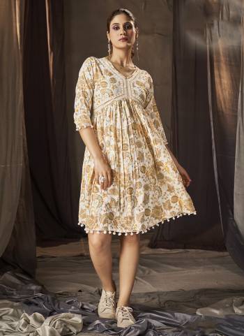 Attrective Looking These Beautiful Looking Readymade Kurti.These Kurti is Fabricated On Rayon.Its Beautified With Designer Printed With Pom Pom.