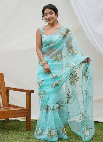 Attrective Looking These Party Wear Saree in Fine Colored.These Saree Are Organza And Blouse is Fabricated On Art Silk.Its Beautified With Designer Thread Embroidery Work.