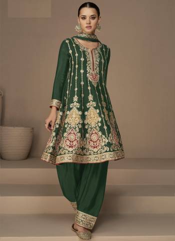 Garb These Designer Suits in Fine Colored Pair With Dupatta.These Top And Dupatta Are Fabricated On Georgette Pair With Georgette Bottom.Its Beautified With Heavy Designer Embroidery Work.