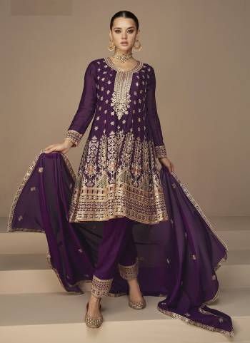 Garb These Designer Suits in Fine Colored Pair With Dupatta.These Top And Dupatta Are Fabricated On Georgette Pair With Georgette Bottom.Its Beautified With Heavy Designer Embroidery Work.